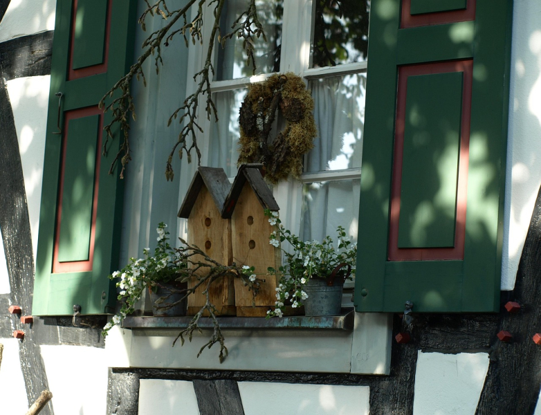 window-decoration-338205_1280